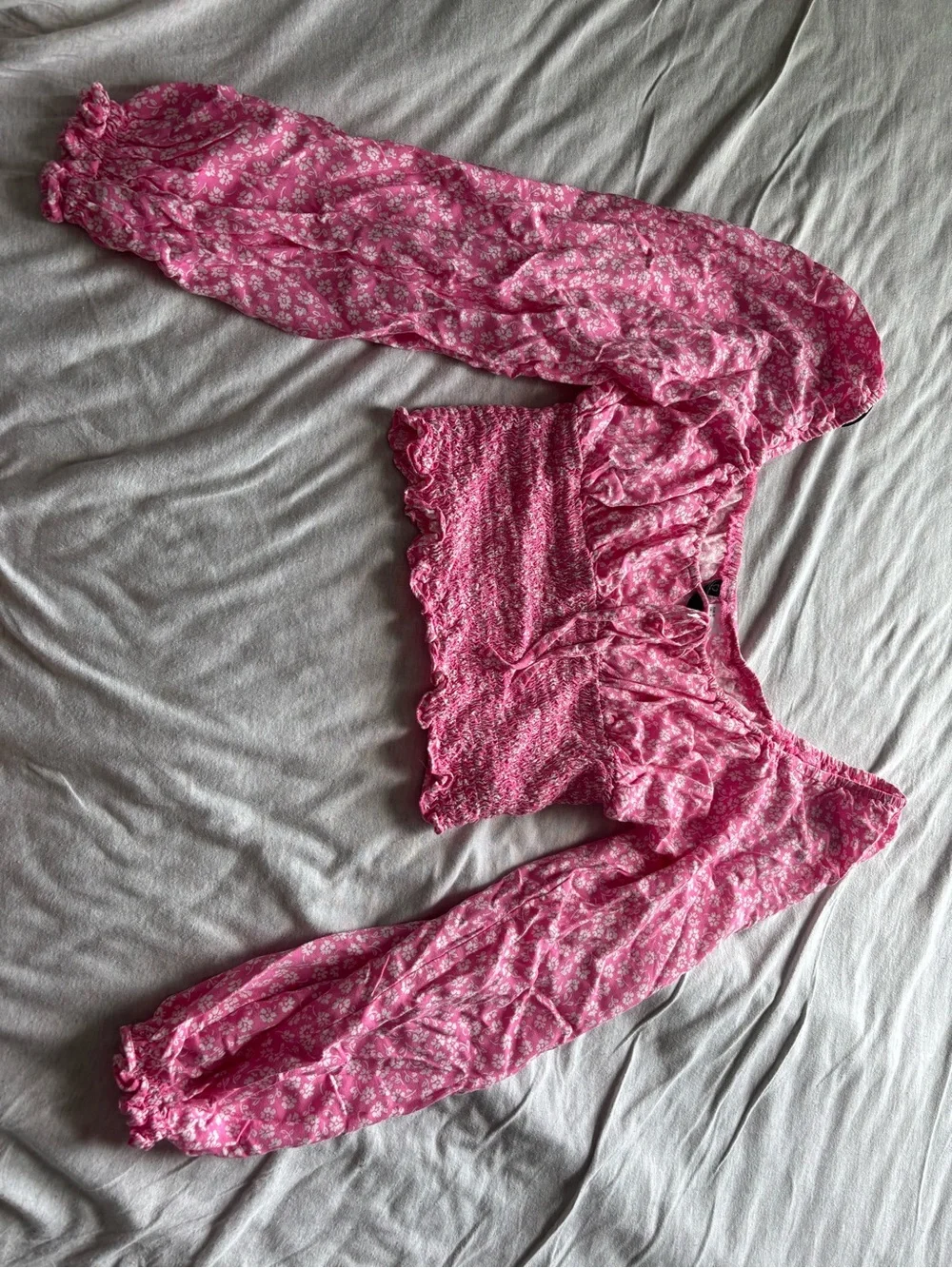 H&M Pink Floral Smocked Crop Top with Puff Sleeves - Picture 2 of 5